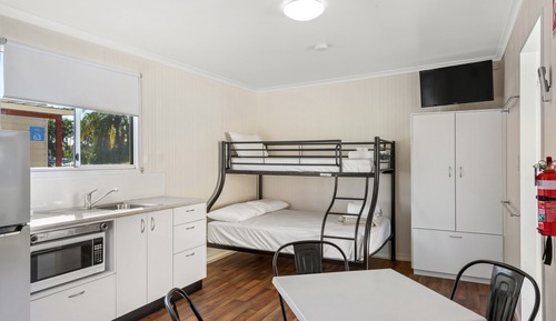 Studio Standard (Sleeps 5)