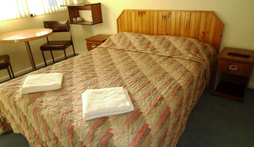 Chambre, 1 très grand lit