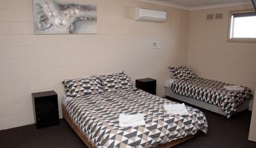 Chambre Triple (Upstairs)