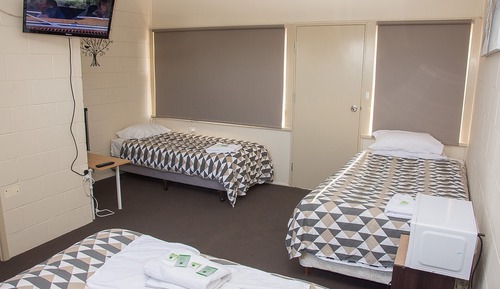 Chambre Quadruple Deluxe (Upstairs)
