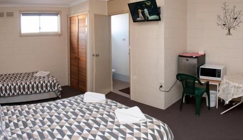 Chambre Triple Deluxe (Upstairs)