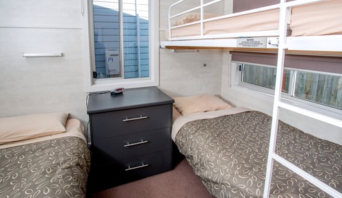 Chambre (Kingfisher - 1 Queen+2 Bunk+1 Single)