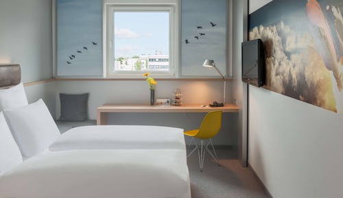 Chambre (Essential Room with queen size bed)