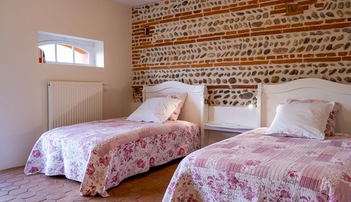 Chambre avec lits jumeaux, salle de bains attenante (Plume)