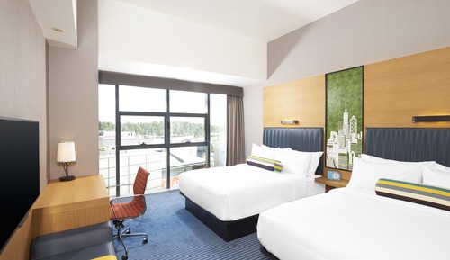 Chambre, 2 lits doubles, vue ville