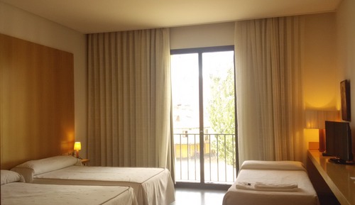 Chambre Double (with extra bed: 3 adults)