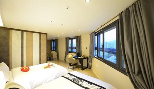 Chambre Luxe avec lits jumeaux (Residence Type, Breakfast for 3)