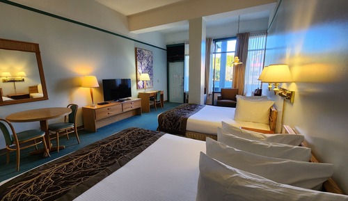 Chambre Simple Classique, 2 grands lits, coin cuisine (Pet Friendly Room)