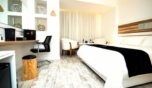 Chambre Double Standard (Inland View, No Balcony)