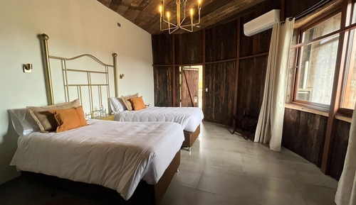 Icono, Habitación en Barrica de Vino
