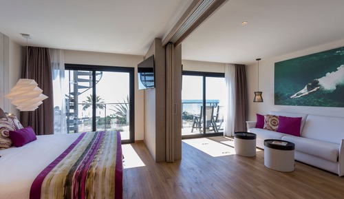 Suite, vue mer (Front View)
