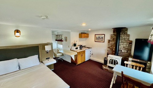 River view Family Cabin, 1 Queen and Sofa Bed