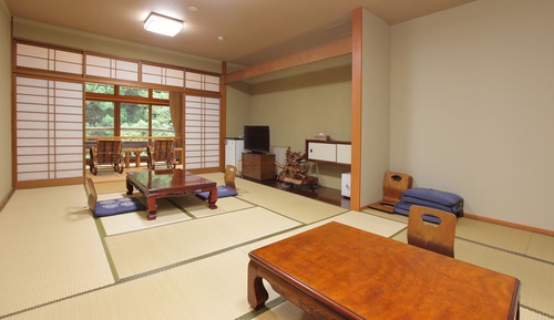 Chambre Tradition, salle de bains commune (Ishi, For 1-7, JP Wstrn ,Cedar Bath)