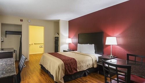 Chambre Supérieure, 1 grand lit, accessible aux personnes à mobilité réduite (Roll-In Shower)