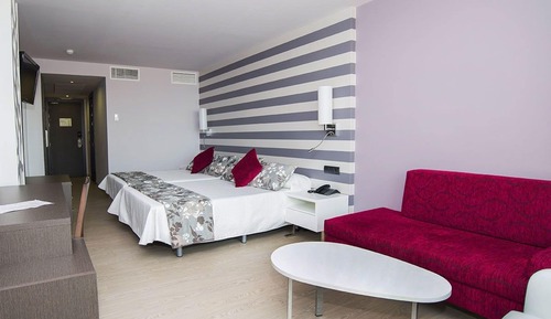 Chambre Quadruple, terrasse (3 adults + 1 child)