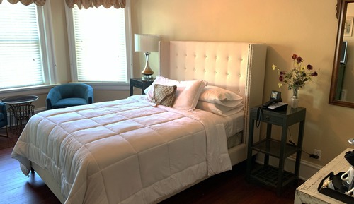 Chambre, 1 grand lit, non-fumeurs, baignoire à jets (Lily)