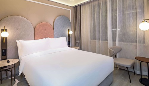 Chambre Supérieure, 1 très grand lit