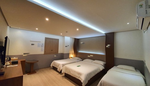Chambre Familiale, non-fumeurs (Breakfast included)
