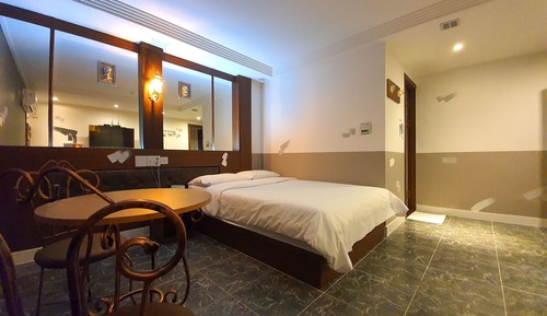 Chambre Standard (Double and Single, Breakfast included)