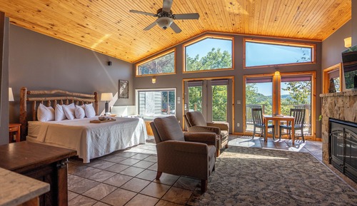 Cabane Romantique, vue partielle sur le lac