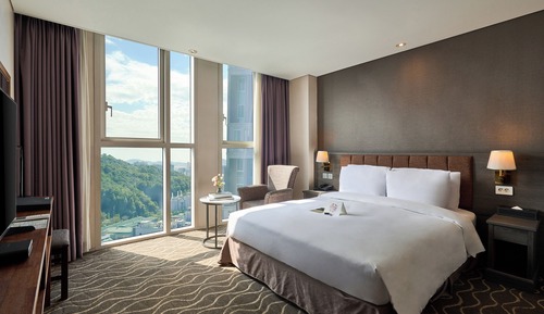 [24Hour STAY PKG] Square One Bed with City View - 2PM Check-in/Check-out