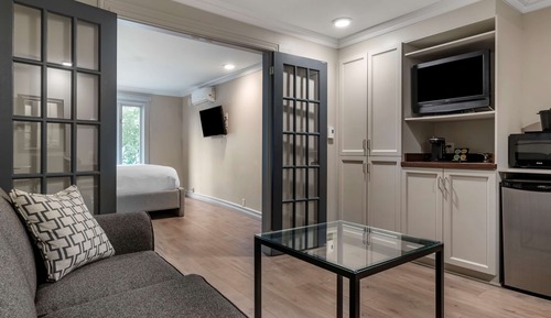 Suite, 1 très grand lit et 1 canapé-lit, accessible aux personnes à mobilité réduite (with Sofabed)