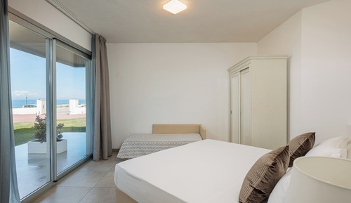 Chambre Triple (Lateral Sea View)