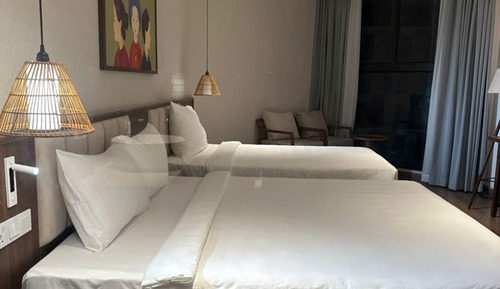Chambre Triple Supérieure, vue piscine