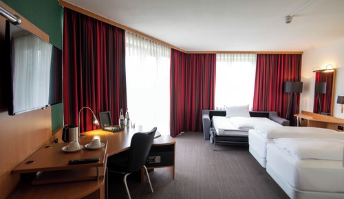 Chambre Confort, 1 grand lit, balcon (with Sofabed)