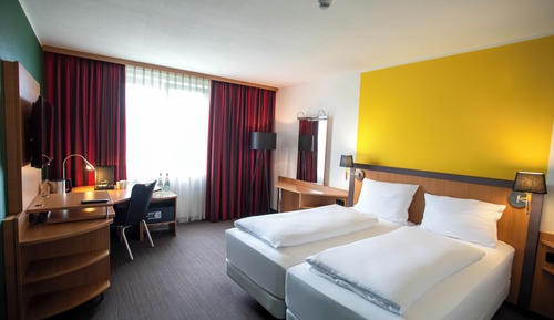 Chambre Affaires, 1 grand lit (Converts to 2 Twin Beds)