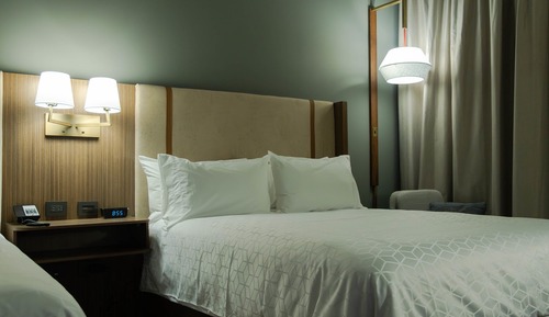 Chambre Standard, 1 très grand lit, balcon