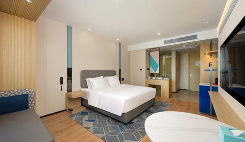 Chambre Standard, 1 très grand lit, vue lac