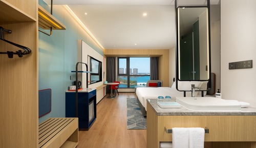 Chambre Standard, 1 très grand lit, vue lac (Smart Room)