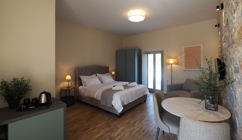 Chambre Double Deluxe (Up to 3 guests)