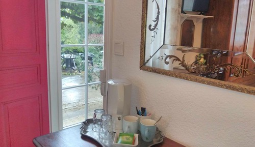 Chambre Double Confort, salle de bains attenante, vue jardin (La Grenouille Verte)