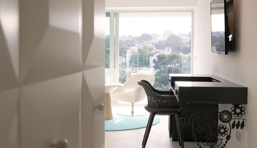 Suite Junior, balcon, vue partielle sur la mer