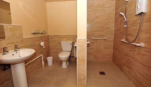 Chambre Double, salle de bains attenante