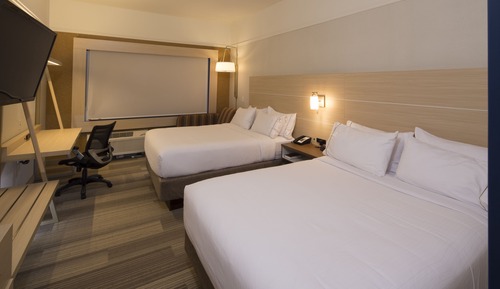 Chambre, 2 grands lits, accessible aux personnes malentendantes, vue fleuve