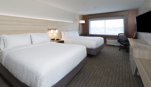 Chambre, 2 grands lits, accessible aux personnes malentendantes, vue fleuve