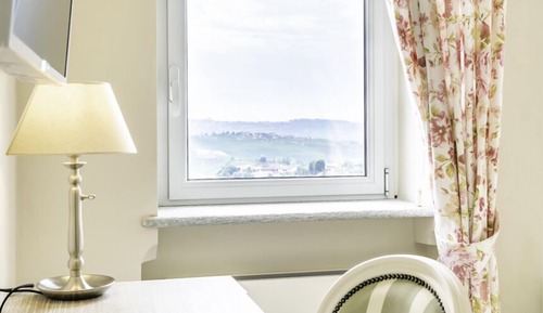 Suite, 1 grand lit, vue colline, dans la tour