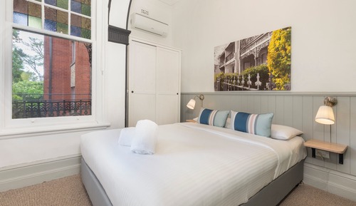 Chambre Double, salle de bains commune, vue jardin
