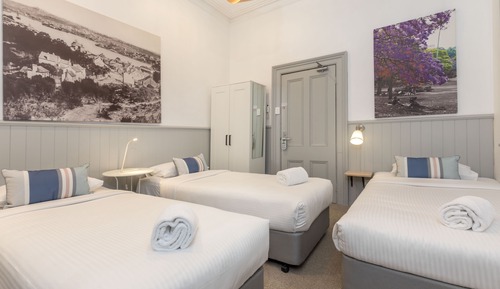 Chambre Triple, salle de bains commune