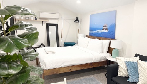 Suite Studio Ville, salle de bains privée, côté cour intérieure