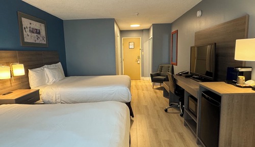 Chambre, 2 grands lits, animaux de compagnie acceptés, en front de plage
