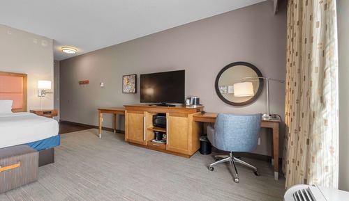 Chambre, 1 très grand lit et 1 canapé-lit, non-fumeurs, réfrigérateur et four à micro-ondes