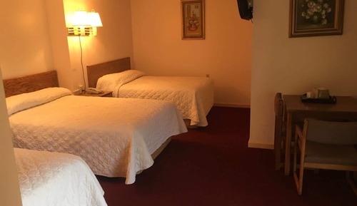 Chambre, plusieurs lits