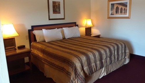 Suite, 1 très grand lit et 1 canapé-lit