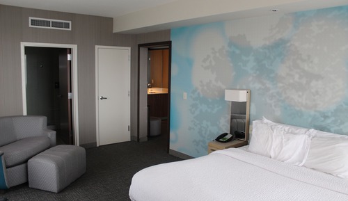 Suite, 1 très grand lit et 1 canapé-lit (Hearing Accessible)