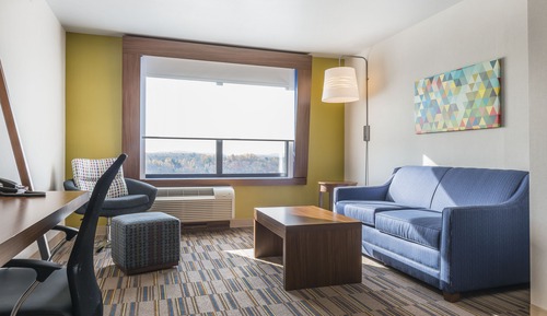 Suite, 1 très grand lit et 1 canapé-lit