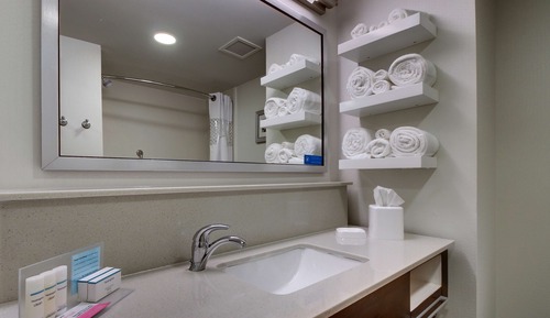 Chambre, 1 très grand lit et 1 canapé-lit, accessible aux personnes à mobilité réduite, non-fumeurs